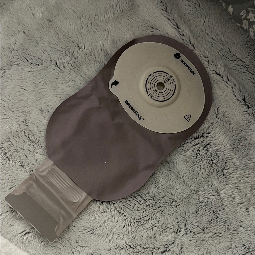 2 boxes of esteem body one piece ostomy bags - Picture 2 of 7